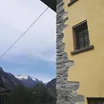 אורחן Rifugio Monte Zeus באצ'נו